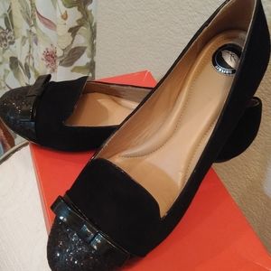 Nurture black suede flats - 9 med. (NEW)